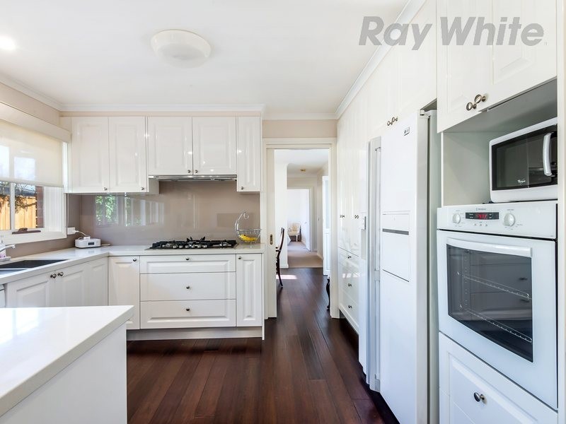 8 Helsal Court, Frankston VIC 3199