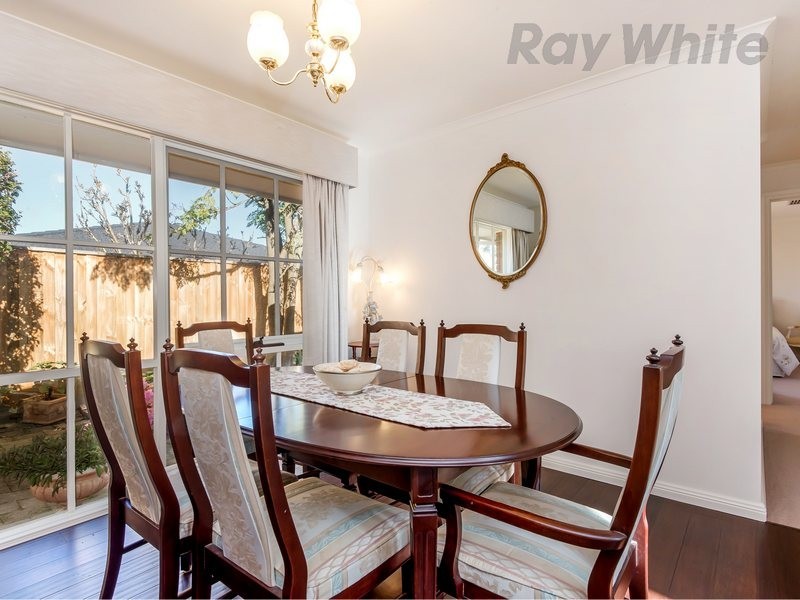 8 Helsal Court, Frankston VIC 3199