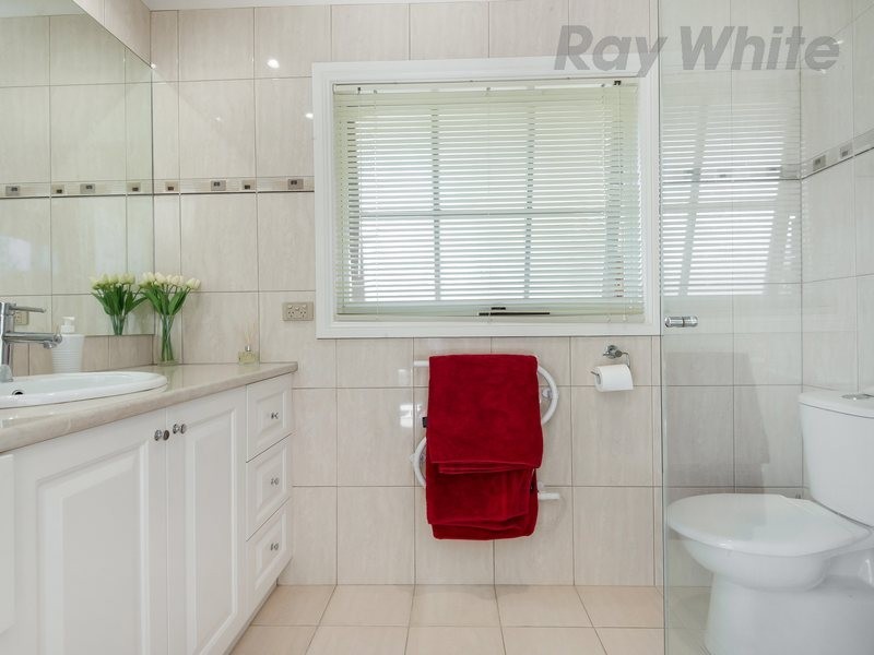 8 Helsal Court, Frankston VIC 3199