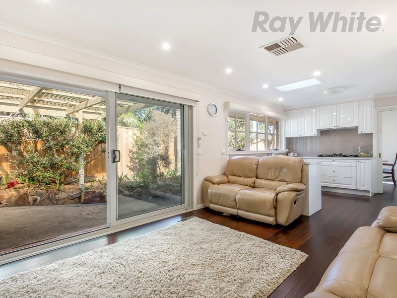 8 Helsal Court, Frankston VIC 3199