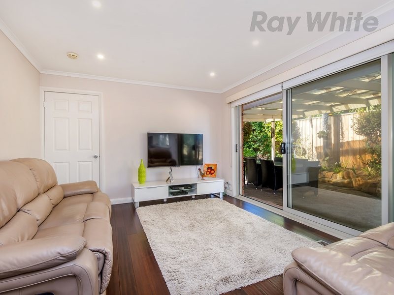 8 Helsal Court, Frankston VIC 3199