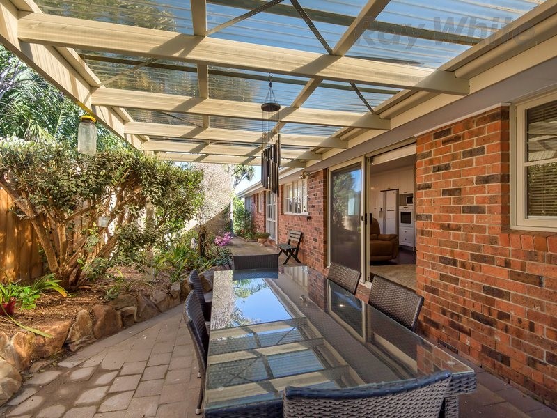 8 Helsal Court, Frankston VIC 3199