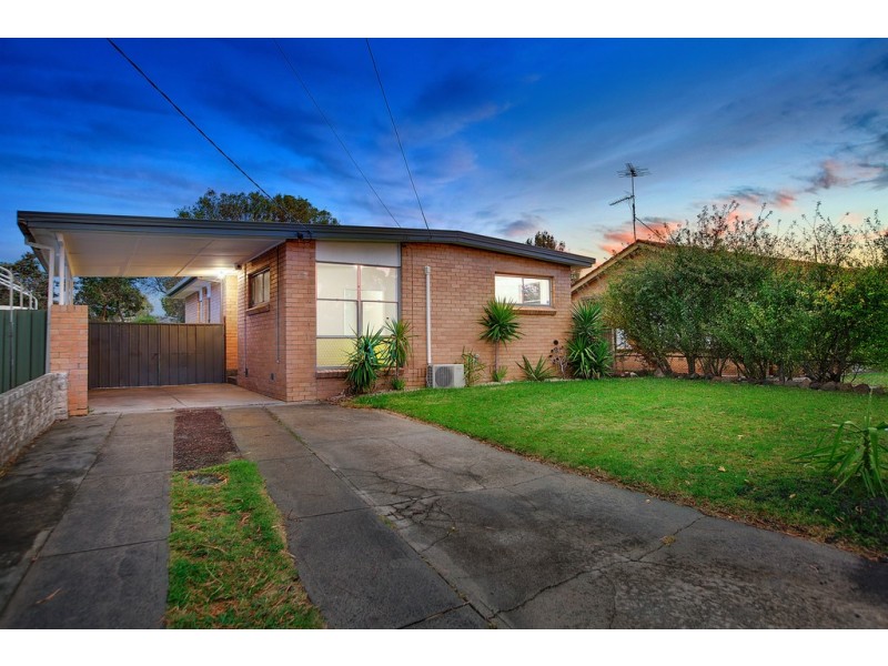 42 Laurina Crescent, Frankston North VIC 3200