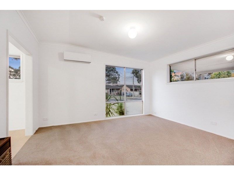 42 Laurina Crescent, Frankston North VIC 3200