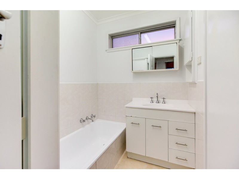 42 Laurina Crescent, Frankston North VIC 3200