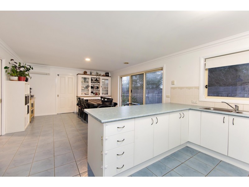 8 Wingham Court, Frankston VIC 3199