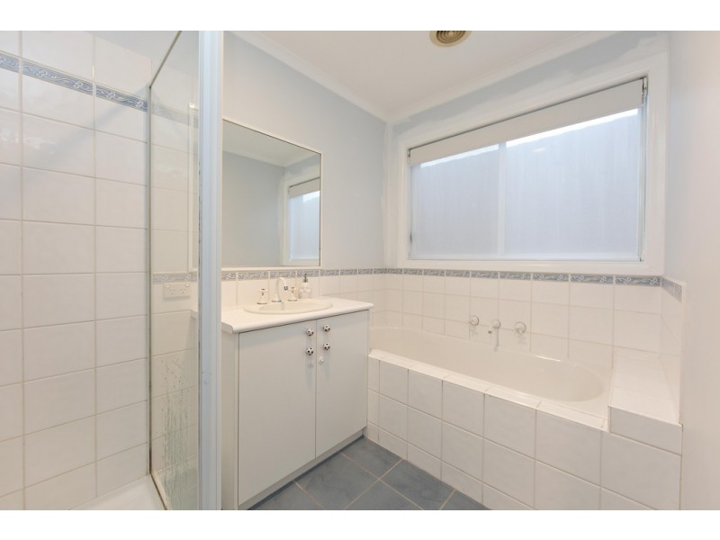 8 Wingham Court, Frankston VIC 3199