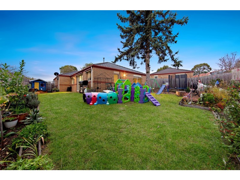8 Wingham Court, Frankston VIC 3199