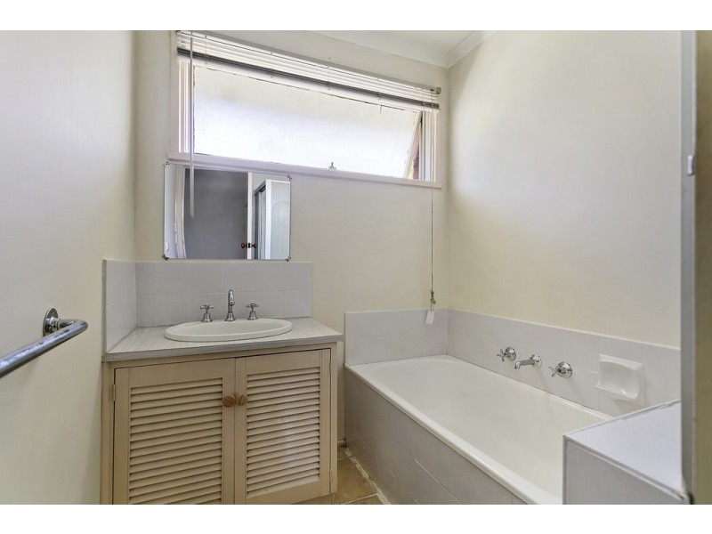 1 Canterbury Street, Cranbourne VIC 3977