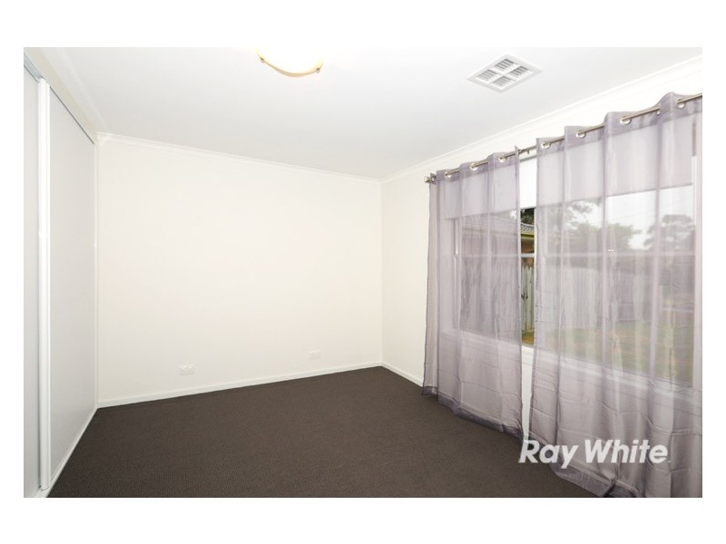 16 Bouvardia Crescent, Frankston North VIC 3200