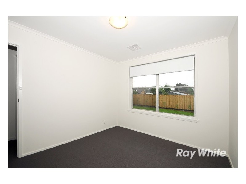16 Bouvardia Crescent, Frankston North VIC 3200