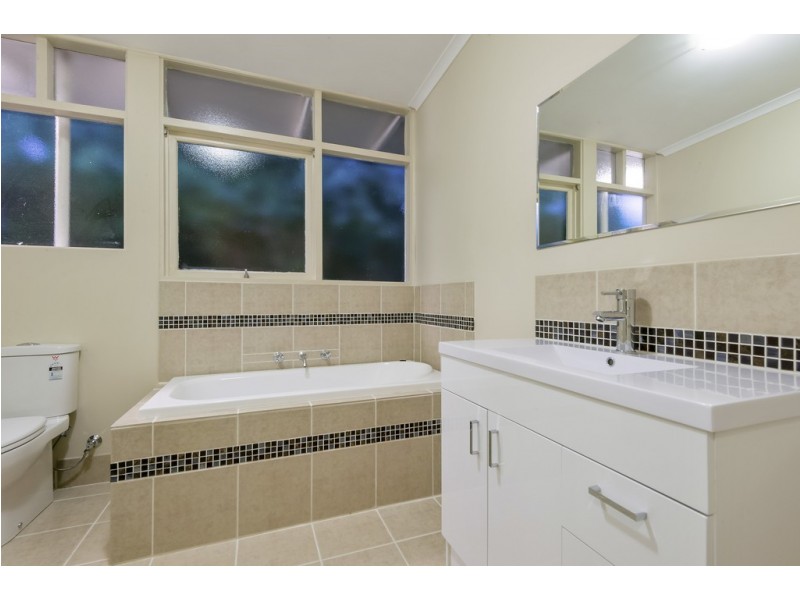 33 Wynden Drive, Frankston VIC 3199