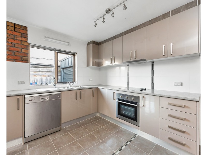 2/92 Hillcrest Road, Frankston VIC 3199