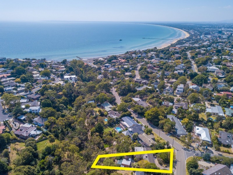 24 Fenton Crescent, Frankston South VIC 3199