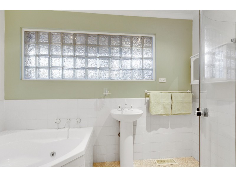 24 Fenton Crescent, Frankston South VIC 3199