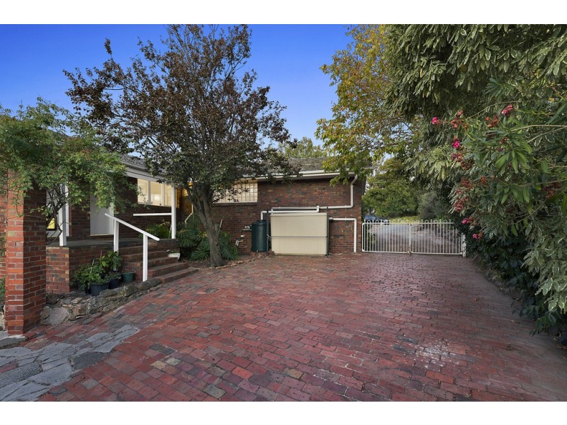 24 Fenton Crescent, Frankston South VIC 3199