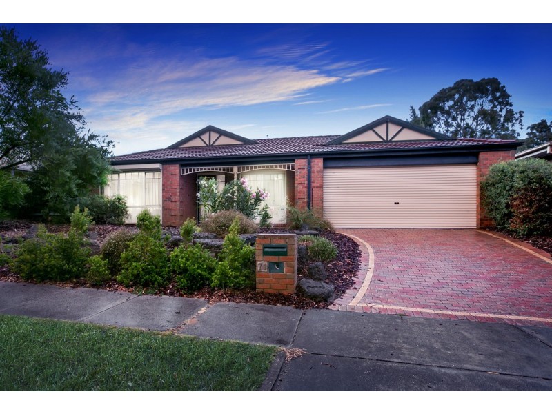 71 Raphael Crescent, Frankston VIC 3199