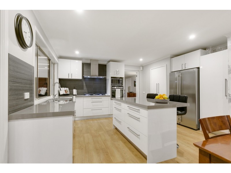 71 Raphael Crescent, Frankston VIC 3199