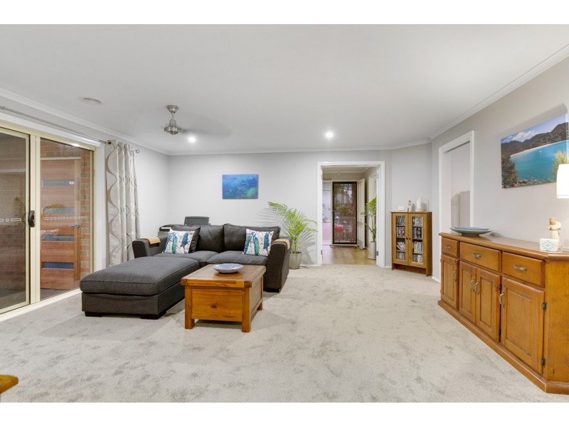 71 Raphael Crescent, Frankston VIC 3199