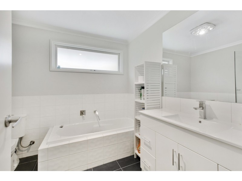 48 Fingal Drive, Frankston VIC 3199