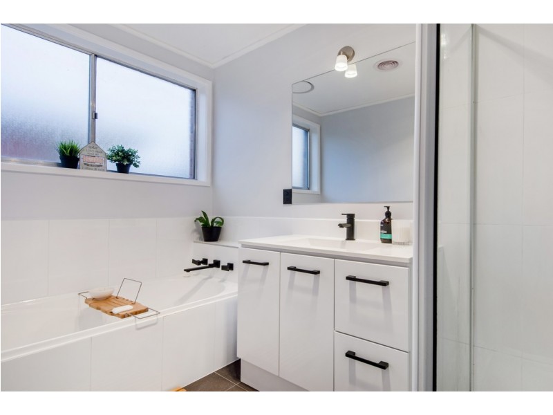 4 Regent Court, Frankston VIC 3199