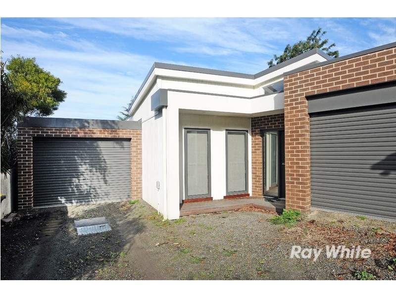 2/4 Goldborough Court, Frankston South VIC 3199