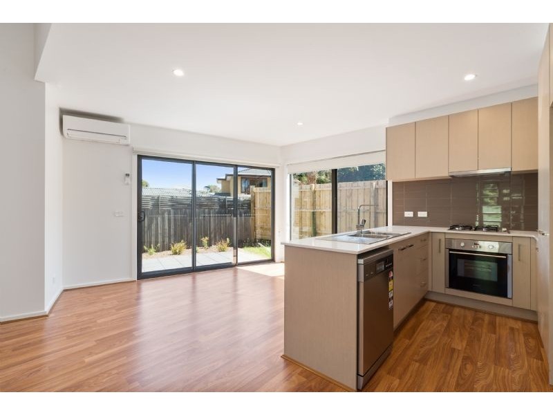 2/4 Goldborough Court, Frankston South VIC 3199