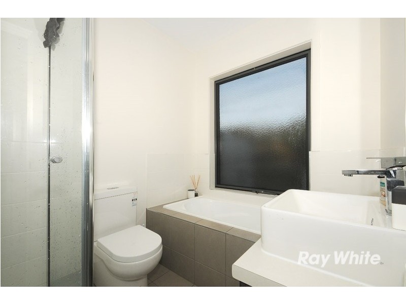 2/4 Goldborough Court, Frankston South VIC 3199