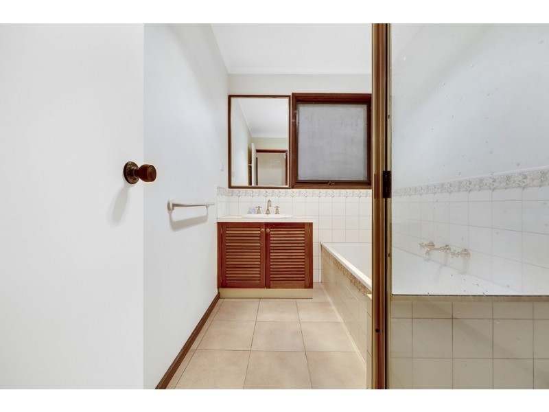 16 Melaleuca Court, Frankston VIC 3199