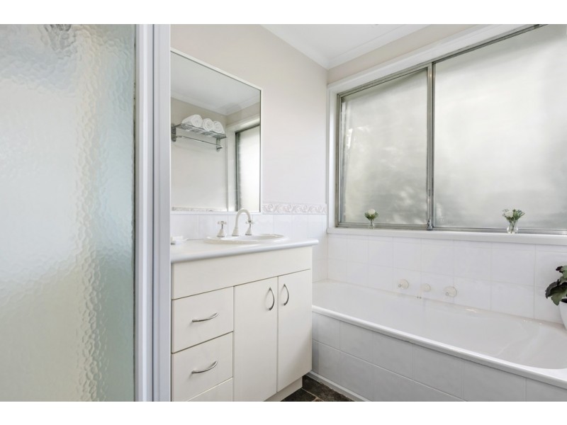 6 Lomar Court, Frankston VIC 3199