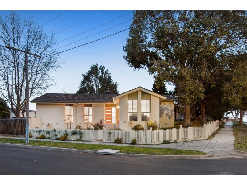 2 Golden Court, Frankston North VIC 3200