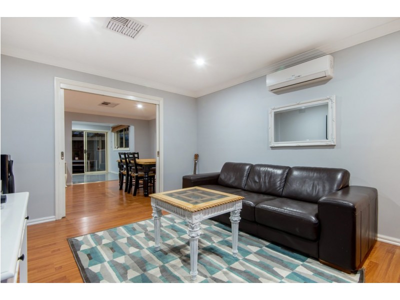 2 Golden Court, Frankston North VIC 3200