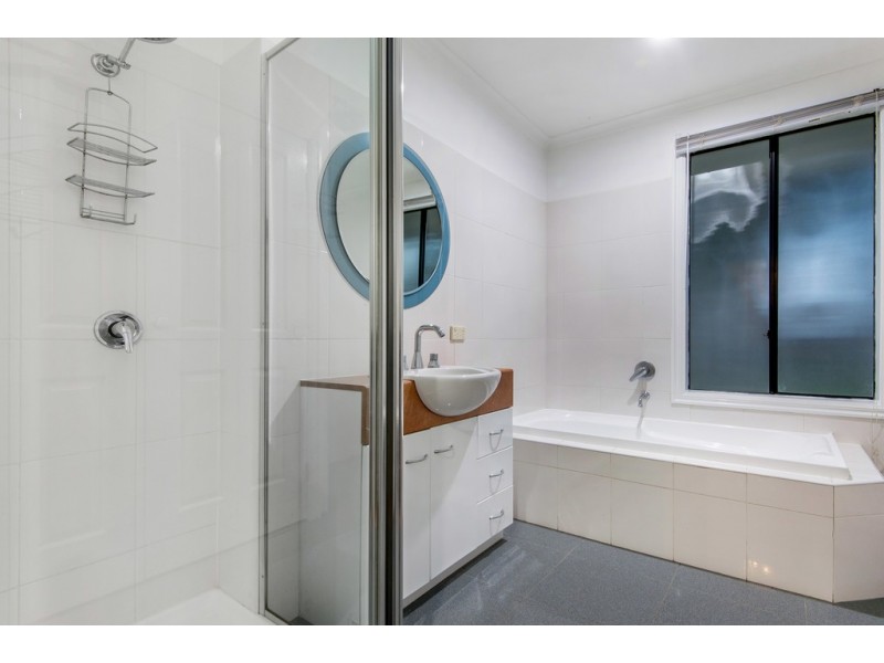 2 Golden Court, Frankston North VIC 3200