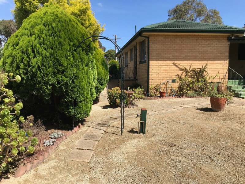 27 Berberis Crescent, Frankston VIC 3199