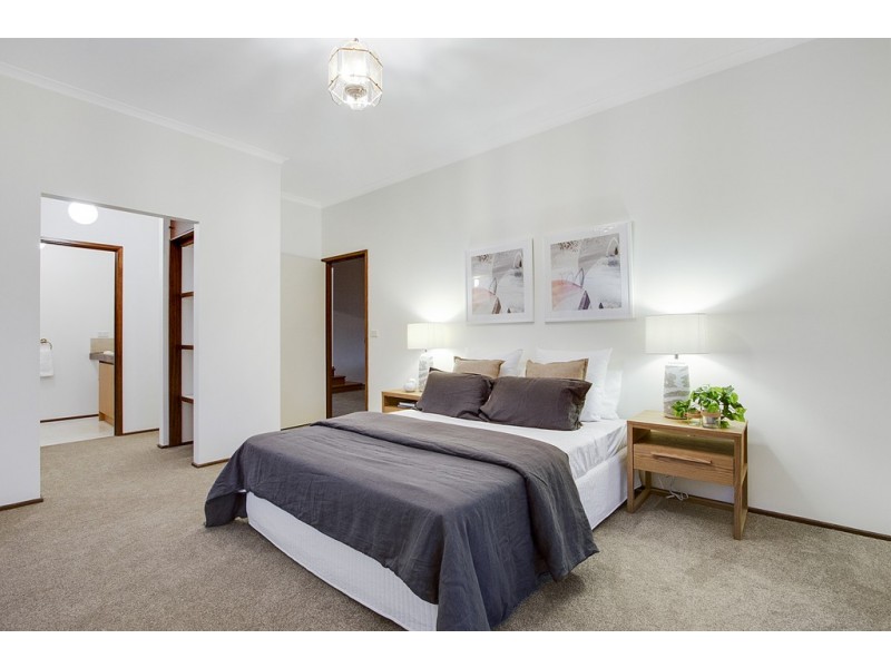 18 Charleville Court, Carrum Downs VIC 3201