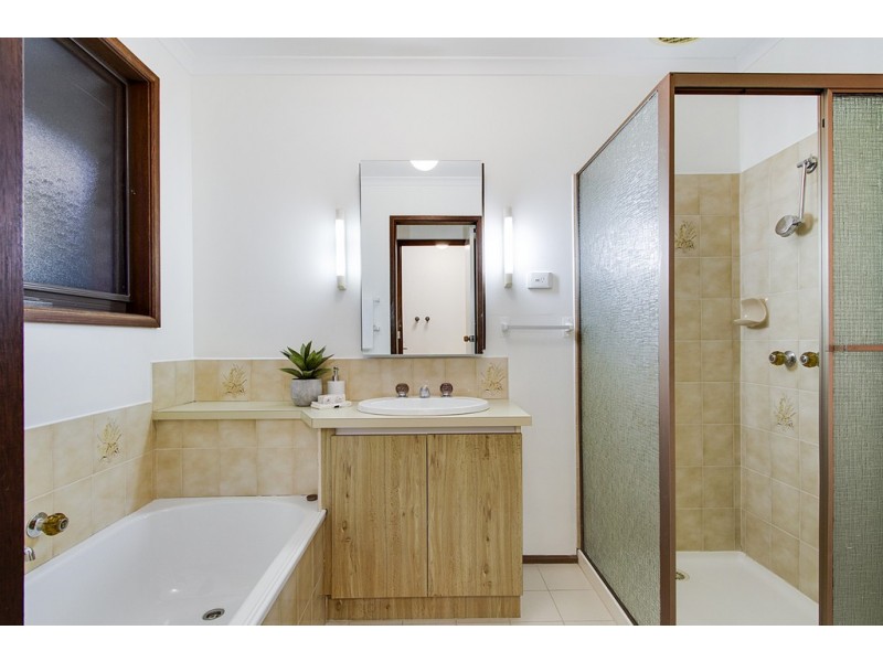 18 Charleville Court, Carrum Downs VIC 3201