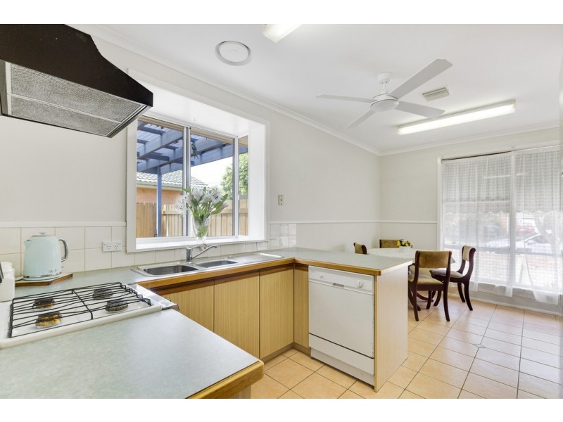 24 Armata Crescent, Frankston North VIC 3200