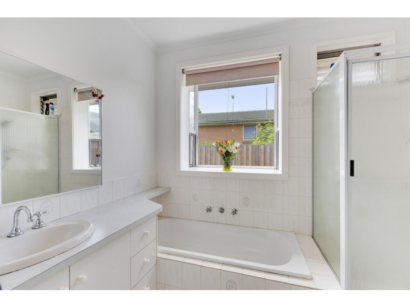 24 Armata Crescent, Frankston North VIC 3200