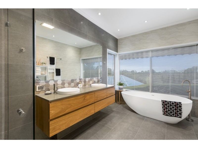 5 Carnea Close, Frankston South VIC 3199