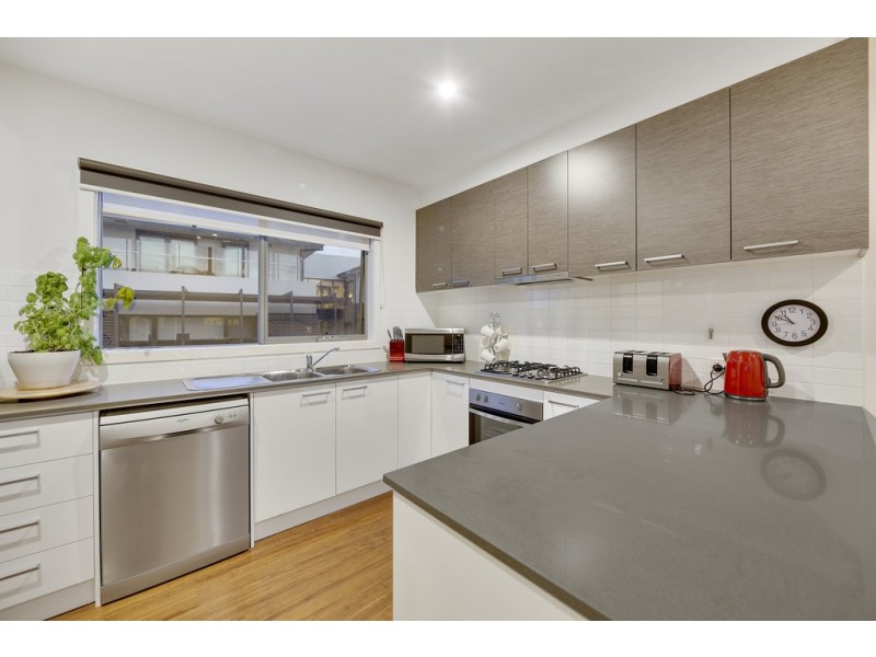 11 Carnation Court, Frankston VIC 3199