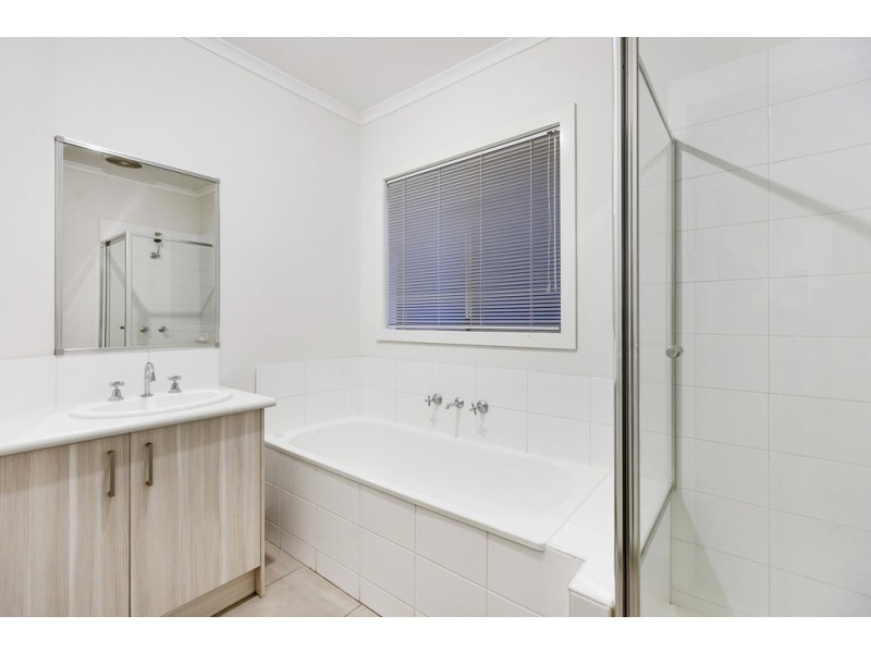 2/105 McMahons Road, Frankston VIC 3199