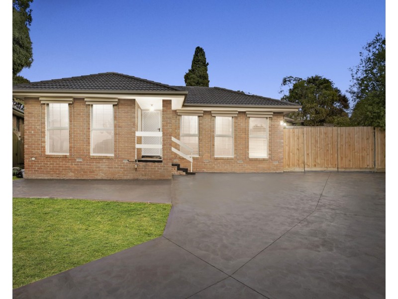 6 Chamouni Court, Frankston VIC 3199