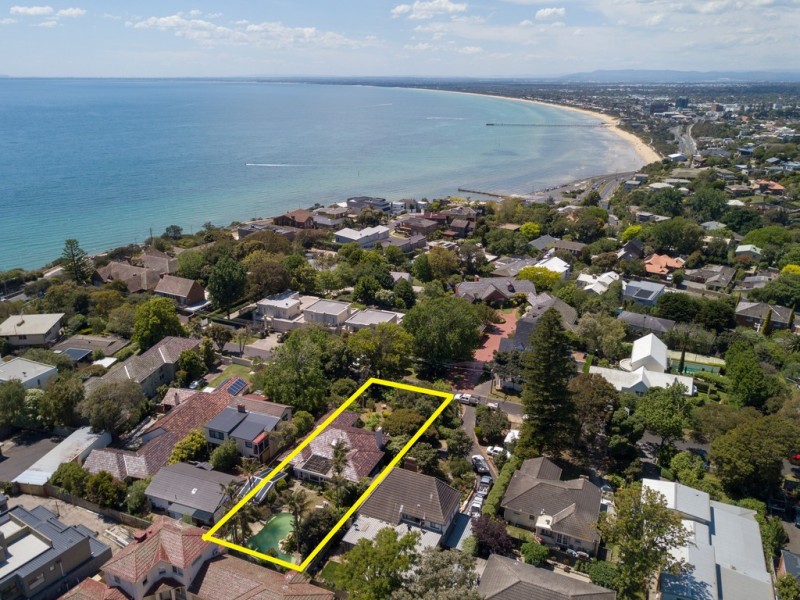 8 Bruarong Crescent, Frankston South VIC 3199