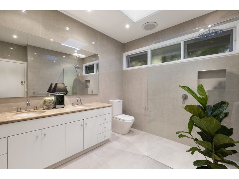 8 Bruarong Crescent, Frankston South VIC 3199