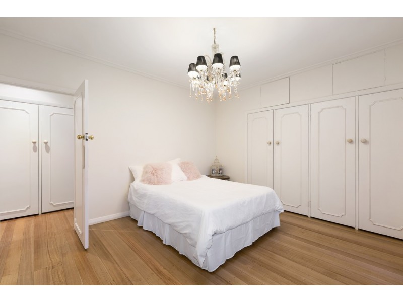 8 Bruarong Crescent, Frankston South VIC 3199