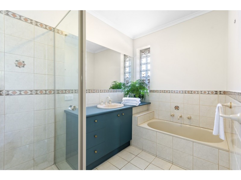 16 Orchard Grove, Frankston South VIC 3199