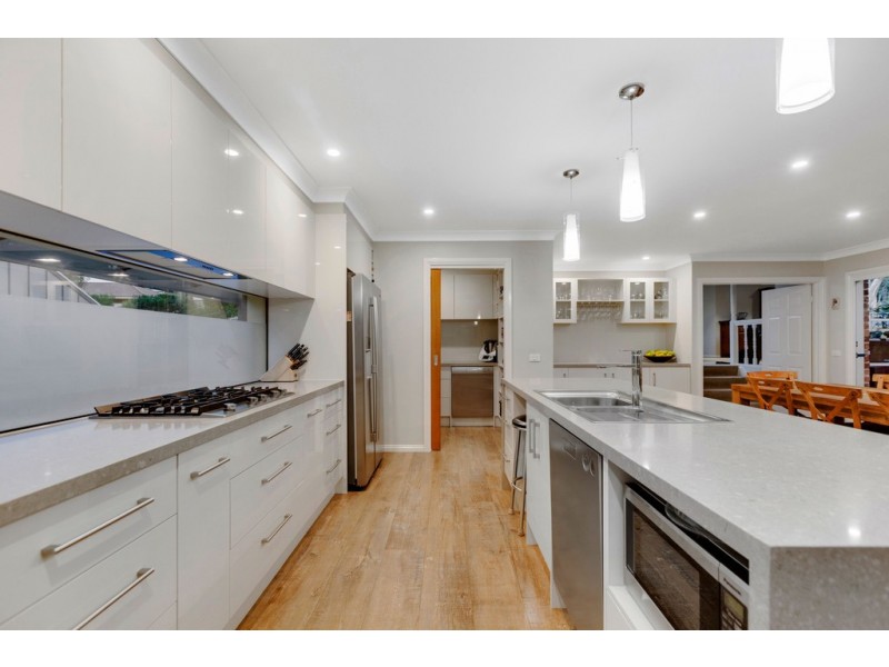 2 McCutcheon Close, Mount Eliza VIC 3930