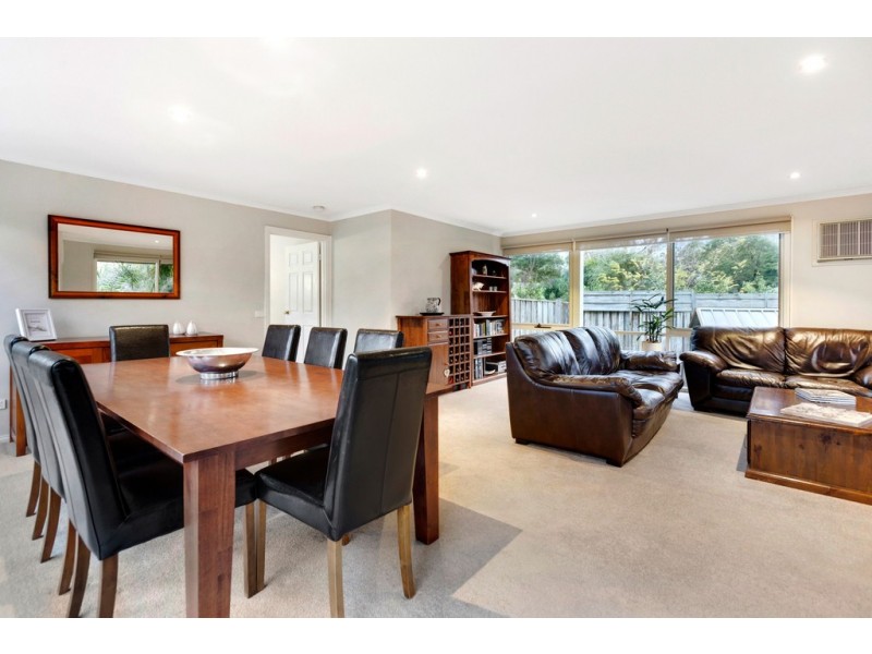 2 McCutcheon Close, Mount Eliza VIC 3930