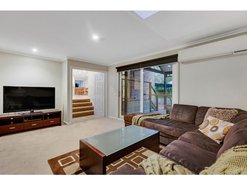 2 McCutcheon Close, Mount Eliza VIC 3930
