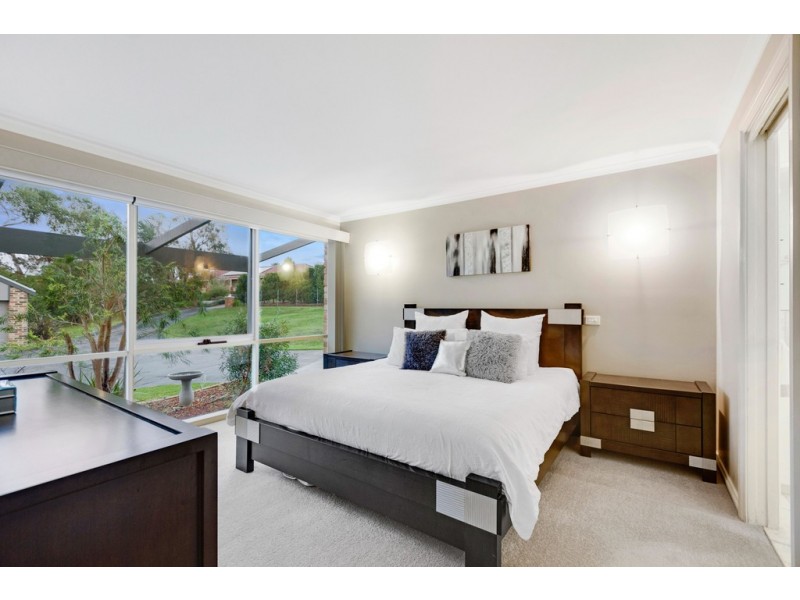 2 McCutcheon Close, Mount Eliza VIC 3930